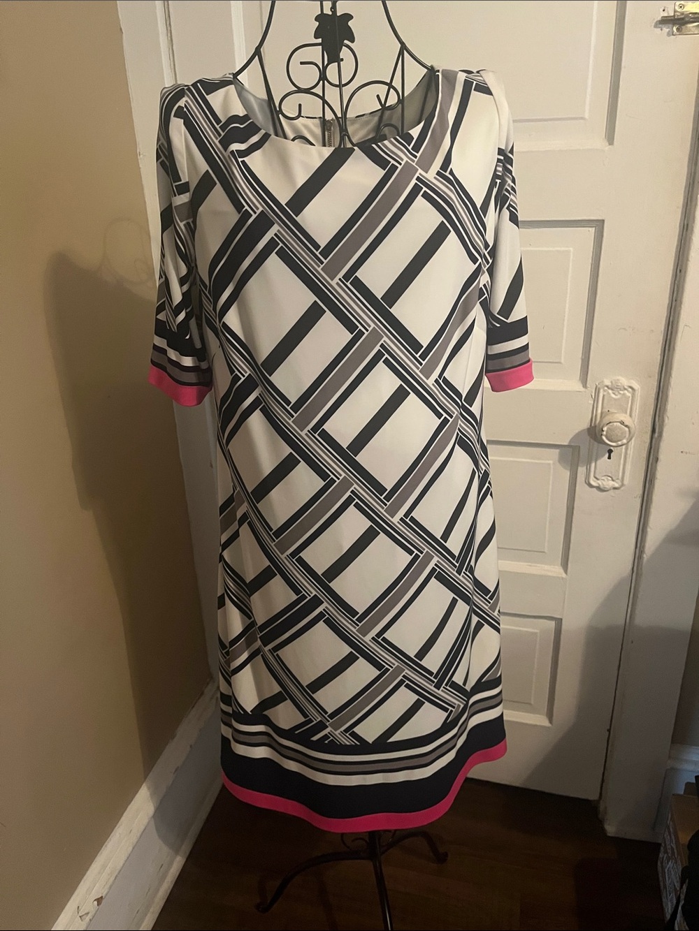 Vince Camuto Black & White Geometric Midi Dress with Pink Trim